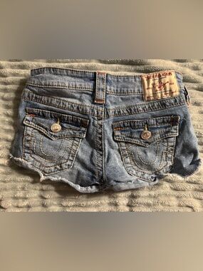 True Religion Women’s Light Blue Denim Joey Cutoff Shorts size 24 (low rise)